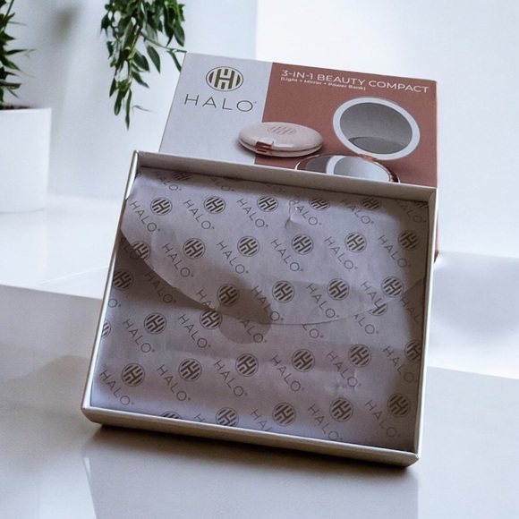 HALO 3-in-1 COMPACT MIRROR W/ LIGHT & POWER BANK Blush Pink - Picture 4 of 5